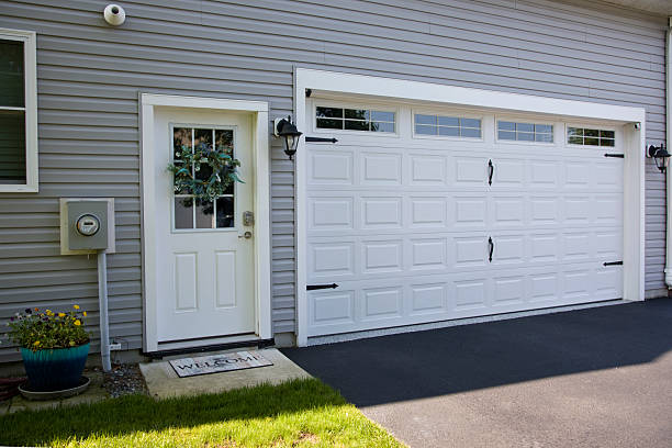24/7 Emergency Garage Door Panel Replacement experts in Briggs, OK